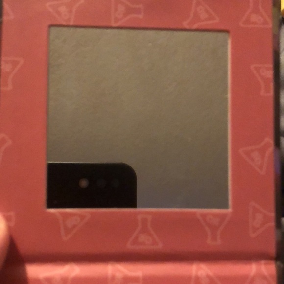 Eyeshadow - Picture 2 of 3